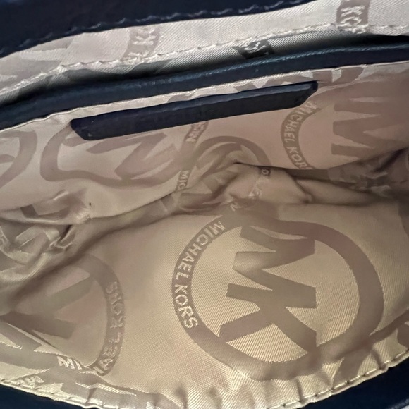 MICHAEL Michael Kors Charlton Leather Crossbody Bag - Picture 10 of 12